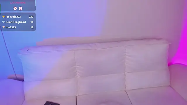 Rebeca Williams  online show from November 2025 11:37:02 PM