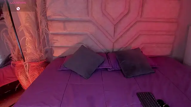 Snapshot of Rebeca_Williams_ chatting on January 2026 12:22:02 PM Rebeca Williams online show from January 2026 12:22:02 PM