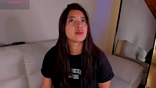 Snapshot of Rebeca_Williams_ chatting on March 2026 12:33:02 PM Rebeca Williams online show from March 2026 12:33:02 PM