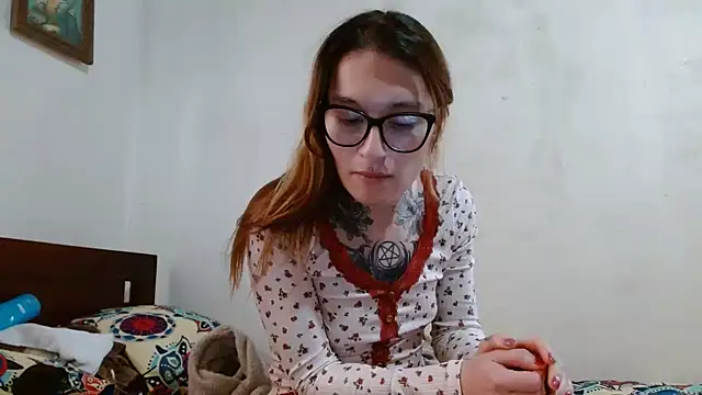 Snapshot of kittenlizz chatting on February 2025 08:18:01 PM kittenlizz online show from February 2025 08:18:01 PM