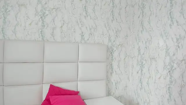 Snapshot of MIA__SAENZ chatting on March 2025 03:24:02 PM MIA SAENZ online show from March 2025 03:24:02 PM