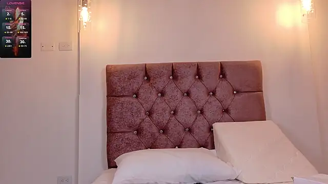 aashley jones online show from November 2025 08:19:01 PM