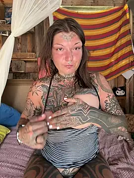 Snapshot of lizzardqueeen chatting on August 2026 04:05:02 PM lizzardqueeen online show from August 2026 04:05:02 PM