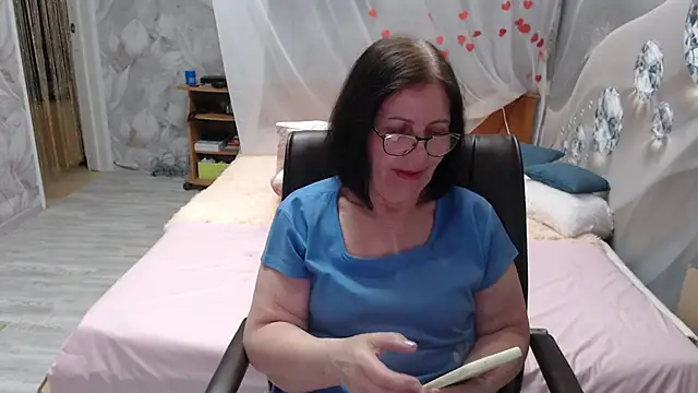 Snapshot of OlgaHottie chatting on April 2026 12:43:02 PM OlgaHottie online show from April 2026 12:43:02 PM