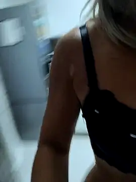 Snapshot of porcedda38 chatting on September 2025 04:23:02 AM porcedda38 online show from September 2025 04:23:02 AM