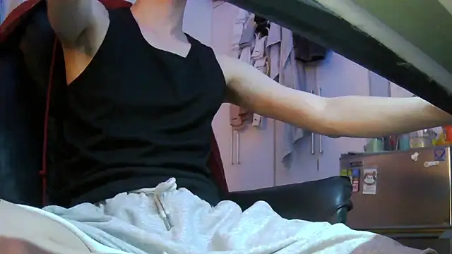 Snapshot of Ray175oo chatting on April 2026 07:44:02 PM Ray175oo online show from April 2026 07:44:02 PM