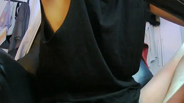 Snapshot of Ray175oo chatting on April 2026 06:08:02 PM Ray175oo online show from April 2026 06:08:02 PM