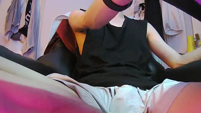 Snapshot of Ray175oo chatting on April 2026 05:39:02 PM Ray175oo online show from April 2026 05:39:02 PM