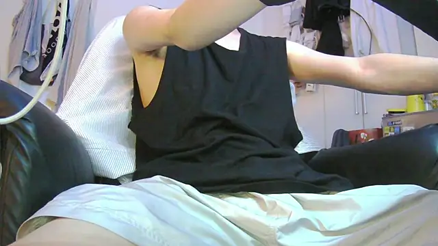 Snapshot of Ray175oo chatting on April 2026 06:32:02 PM Ray175oo online show from April 2026 06:32:02 PM