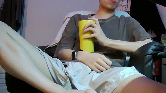 Snapshot of Ray175oo chatting on April 2026 05:32:02 PM Ray175oo online show from April 2026 05:32:02 PM