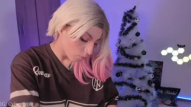 cyberzoe online show from December 2025 07:52:02 PM