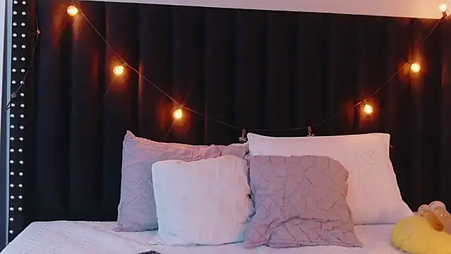 hotlatinateacher online show from November 2025 07:02:02 PM