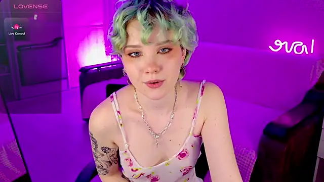 Snapshot of School_Love chatting on February 2025 04:11:02 PM School Love online show from February 2025 04:11:02 PM