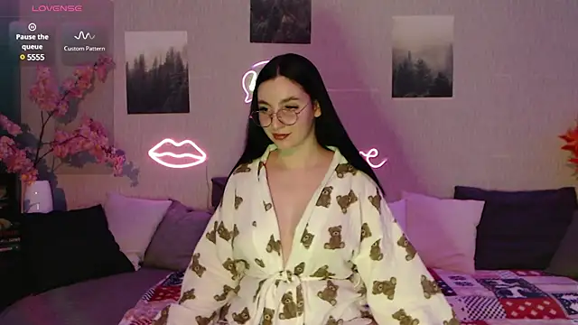 Fluffy Tiffy online show from January 2025 05:05:01 AM