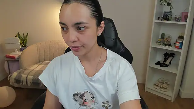  BellaEvans  online show from April 2026 04:37:02 AM