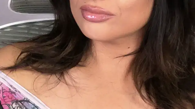 Snapshot of xprettysmilex chatting on April 2026 06:37:01 PM xprettysmilex online show from April 2026 06:37:01 PM