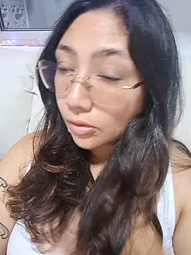 Mia Ruiz online show from November 2025 03:05:01 AM