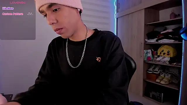 aldrinwhite online show from February 2025 01:00:02 PM