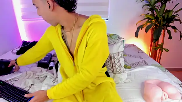 aldrinwhite online show from October 2025 04:59:02 PM