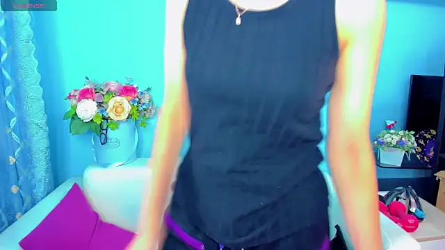Snapshot of LindaaLu chatting on May 2026 04:51:02 AM LindaaLu online show from May 2026 04:51:02 AM