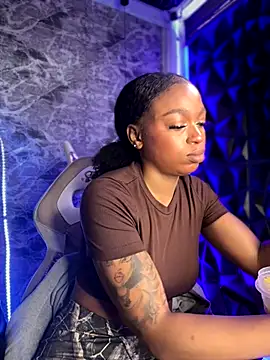 Snapshot of Melany_Williams chatting on November 2025 01:17:02 PM Melany Williams online show from November 2025 01:17:02 PM