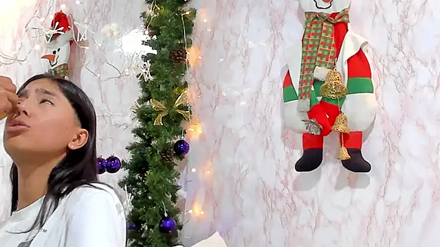 Snapshot of BarbieHotLaura chatting on December 2024 06:27:02 PM BarbieHotLaura online show from December 2024 06:27:02 PM