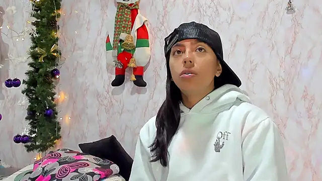 Snapshot of BarbieHotLaura chatting on December 2024 02:24:02 PM BarbieHotLaura online show from December 2024 02:24:02 PM