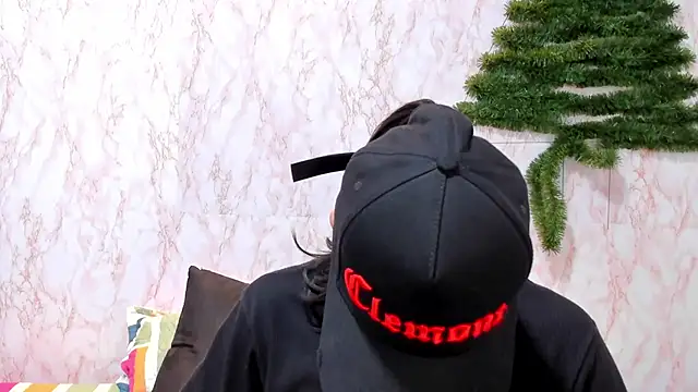 Snapshot of BarbieHotLaura chatting on January 2025 08:22:02 PM BarbieHotLaura online show from January 2025 08:22:02 PM