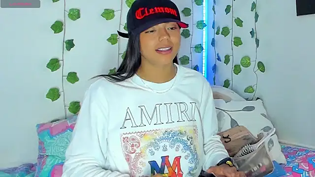 Snapshot of BarbieHotLaura chatting on January 2025 01:30:01 AM BarbieHotLaura online show from January 2025 01:30:01 AM