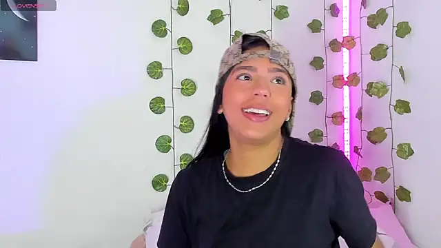 Snapshot of BarbieHotLaura chatting on January 2025 04:27:02 PM BarbieHotLaura online show from January 2025 04:27:02 PM