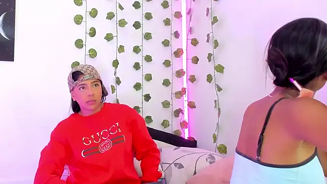 Snapshot of BarbieHotLaura chatting on February 2025 08:08:02 PM BarbieHotLaura online show from February 2025 08:08:02 PM