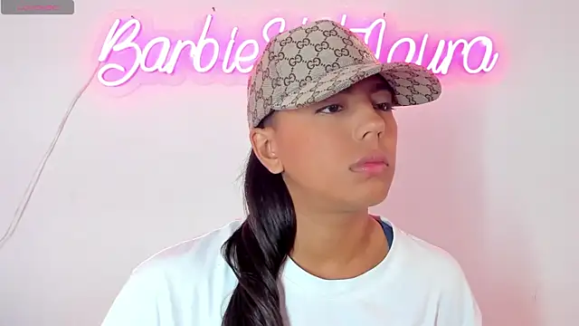 Snapshot of BarbieHotLaura chatting on March 2025 06:42:01 PM BarbieHotLaura online show from March 2025 06:42:01 PM