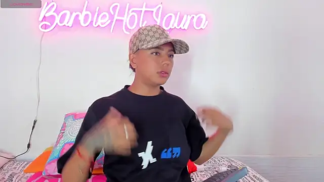 Snapshot of BarbieHotLaura chatting on March 2025 01:11:02 AM BarbieHotLaura online show from March 2025 01:11:02 AM