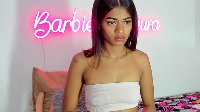 Snapshot of BarbieHotLaura chatting on September 2025 03:02:01 PM BarbieHotLaura online show from September 2025 03:02:01 PM