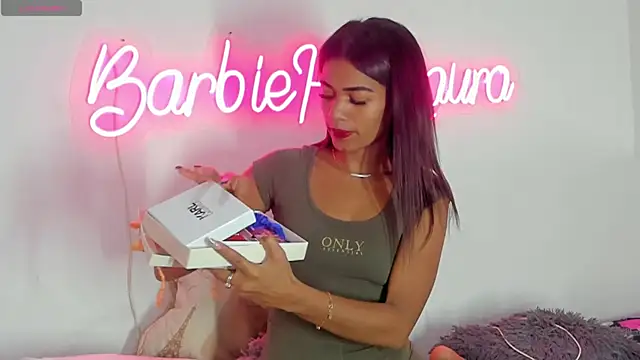 Snapshot of BarbieHotLaura chatting on September 2025 05:15:02 PM BarbieHotLaura online show from September 2025 05:15:02 PM