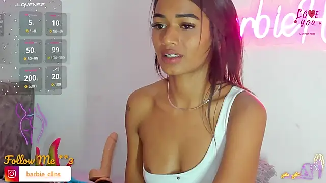 Snapshot of BarbieHotLaura chatting on October 2025 01:47:02 AM BarbieHotLaura online show from October 2025 01:47:02 AM