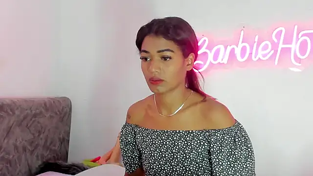 Snapshot of BarbieHotLaura chatting on October 2025 02:05:02 PM BarbieHotLaura online show from October 2025 02:05:02 PM