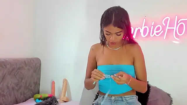 Snapshot of BarbieHotLaura chatting on October 2025 05:33:01 PM BarbieHotLaura online show from October 2025 05:33:01 PM