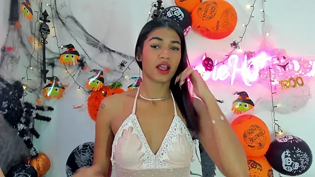 Snapshot of BarbieHotLaura chatting on October 2025 04:02:02 PM BarbieHotLaura online show from October 2025 04:02:02 PM