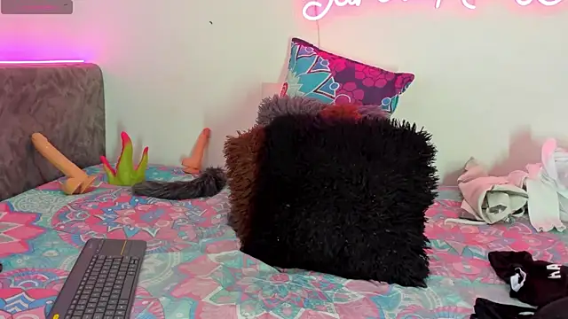 Snapshot of BarbieHotLaura chatting on November 2025 07:35:02 PM BarbieHotLaura online show from November 2025 07:35:02 PM