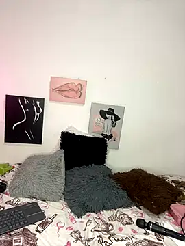 Snapshot of BarbieHotLaura chatting on November 2025 02:58:01 AM BarbieHotLaura online show from November 2025 02:58:01 AM