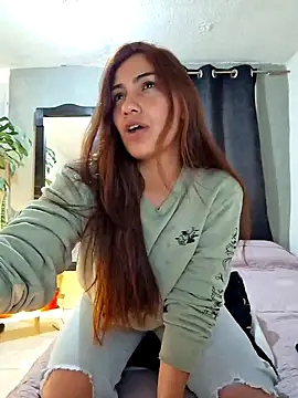 Snapshot of emmily_d chatting on December 2024 11:49:02 PM emmily d online show from December 2024 11:49:02 PM