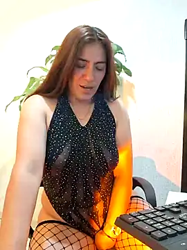 Snapshot of emmily_d chatting on January 2025 10:06:01 PM emmily d online show from January 2025 10:06:01 PM