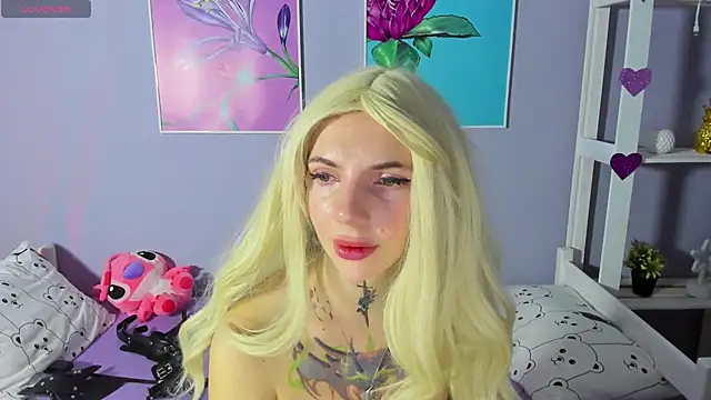 Snapshot of AnneTenet chatting on December 2024 03:05:02 AM AnneTenet online show from December 2024 03:05:02 AM