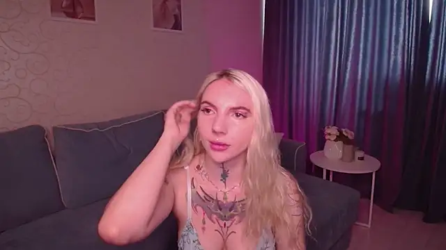 Snapshot of AnneTenet chatting on September 2025 09:20:01 AM AnneTenet online show from September 2025 09:20:01 AM