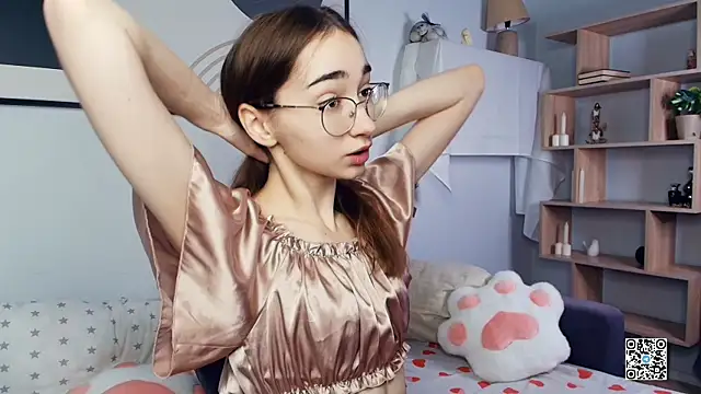 PollyBeev online show from October 2025 07:27:01 AM