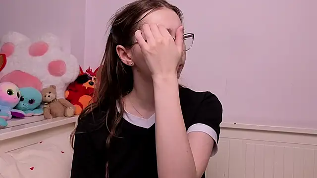 PollyBeev online show from June 2026 09:14:01 AM
