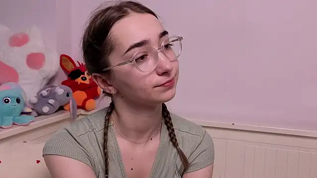 PollyBeev online show from July 2026 07:33:01 AM