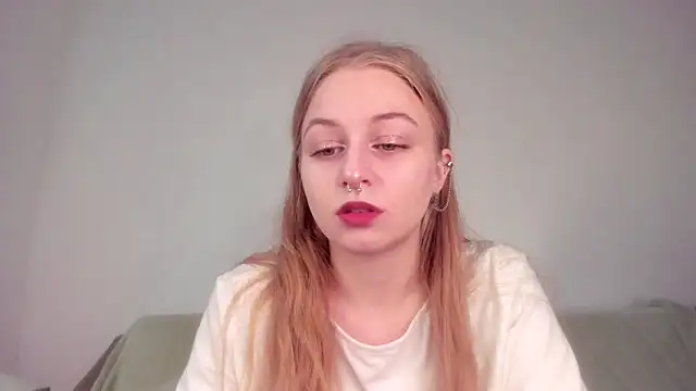 Snapshot of MiaMews chatting on March 2026 04:00:02 PM MiaMews online show from March 2026 04:00:02 PM