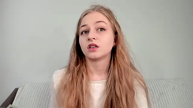 Snapshot of MiaMews chatting on April 2026 06:49:01 AM MiaMews online show from April 2026 06:49:01 AM